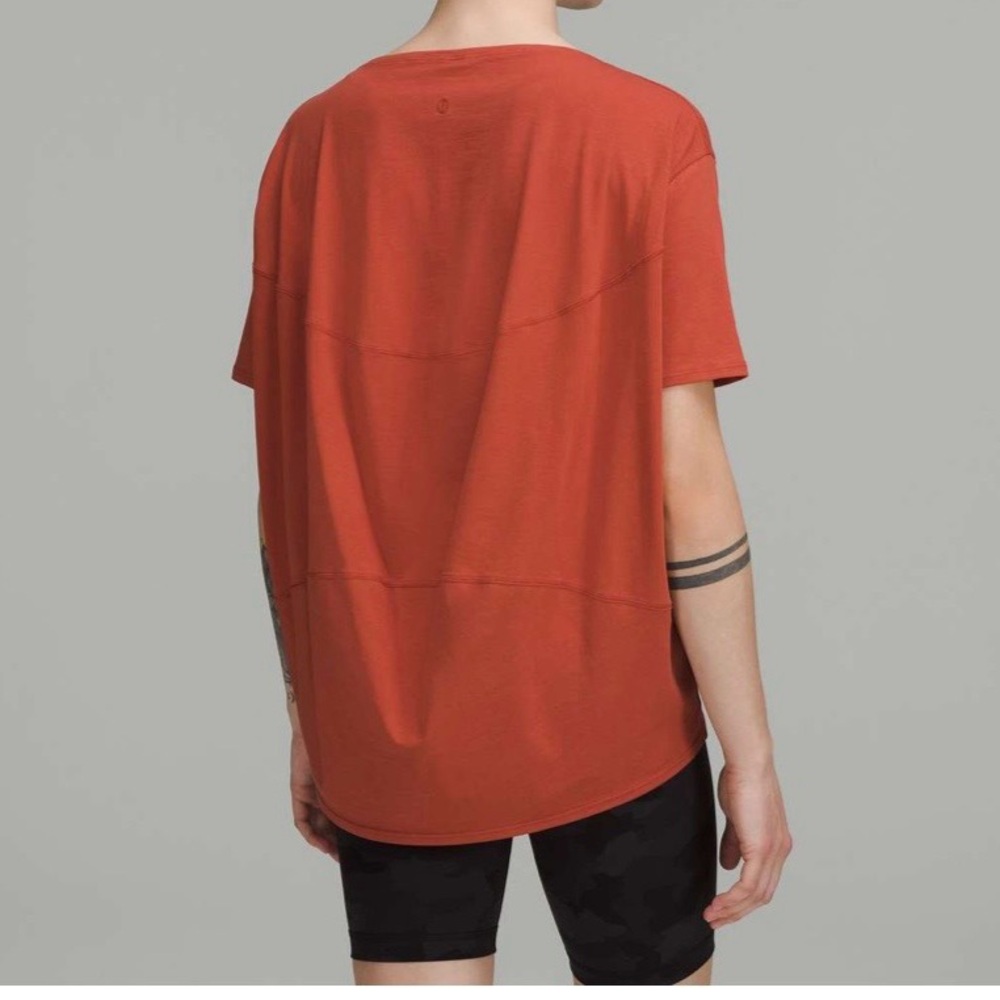 Lululemon back in action short sleeve